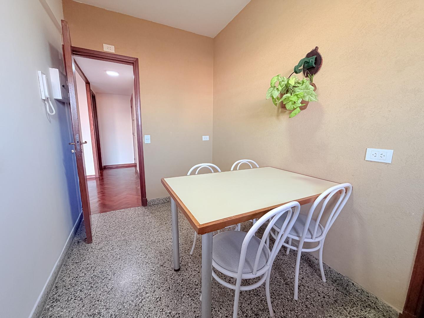 Foto de Departamento 4 ambientes con balcon y cochera, imagen 4