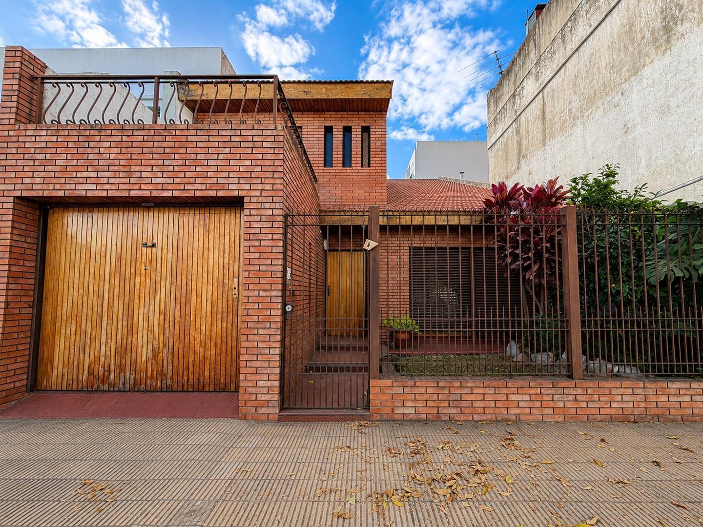 Foto de CASA DE 4 AMBIENTES CON DEPENDENCIA, PATIO Y TERRAZA., imagen 2