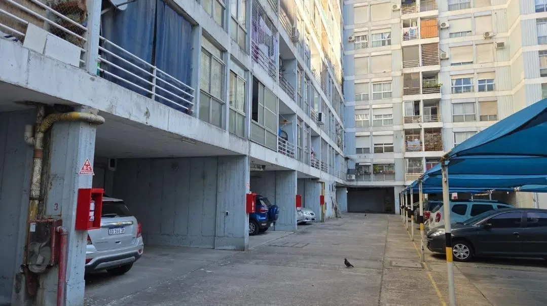 Cochera en Venta Zona Parque Lezama 4