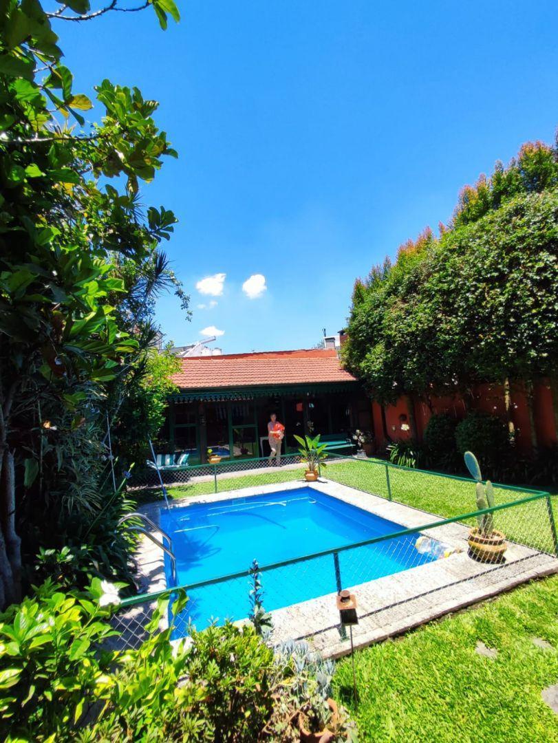 BELGRANO - ESPECTACULAR CASA EN BARRIO RIVER. EN 2 PLANTAS CON JARDIN Y PILETA.