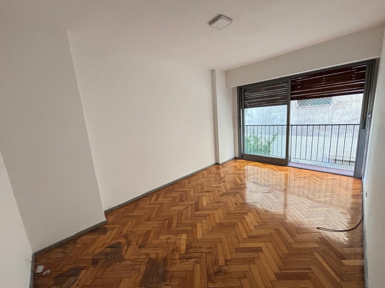 CABALIITO - SENISOLLA Y AV. RIVADAVIA - 3 AMBIENTES CON COCHERA