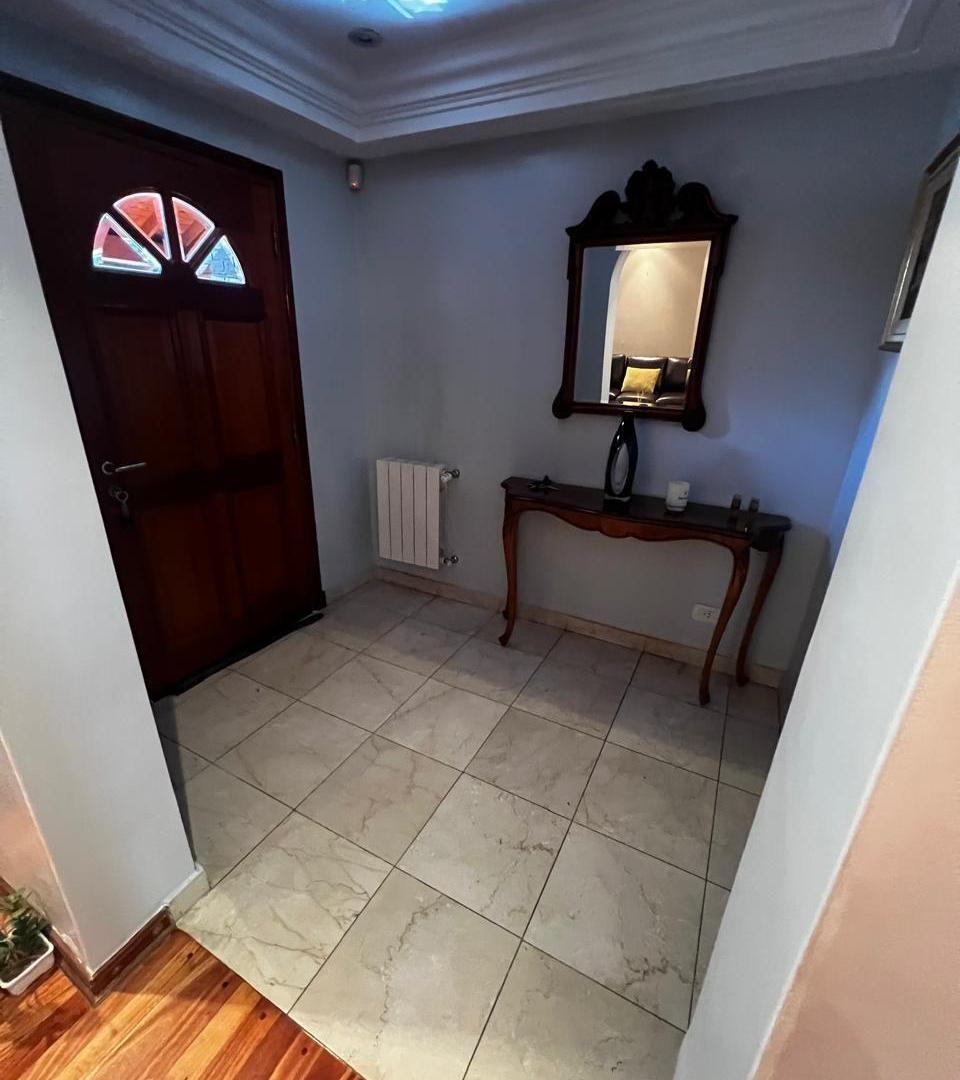 Foto de CHALET 4 AMBIENTES Y COCHERA - VALENTIN ALSINA, imagen 3