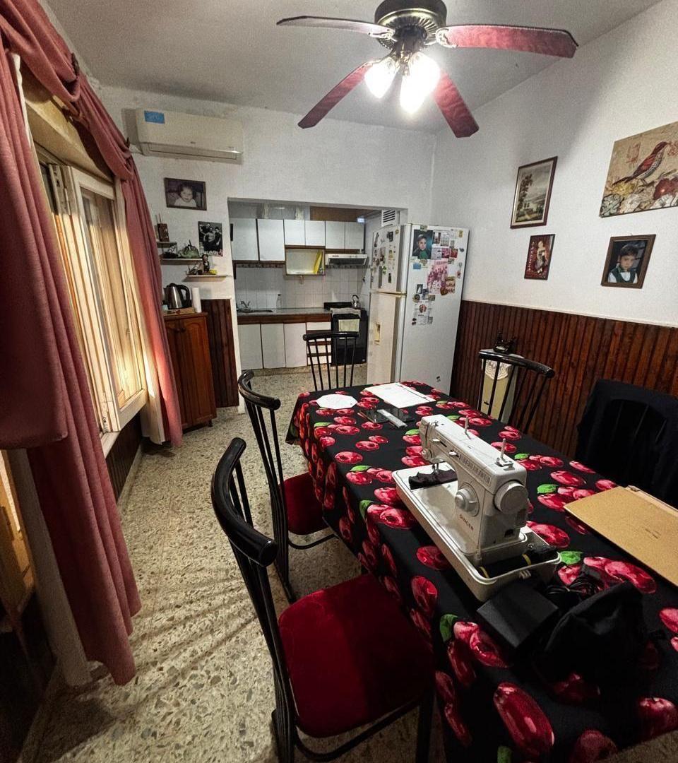 Foto de VENTA. CASA VALENTI ALSINA. HUMBERTO 1° AL 900, imagen 2