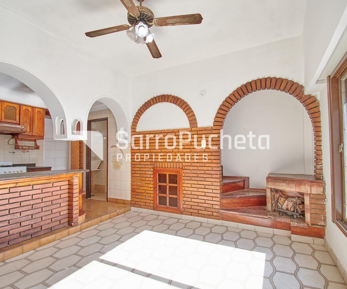 Venta Triplex 4 Ambientes con Gran Quincho y Terraza en Haedo. 3