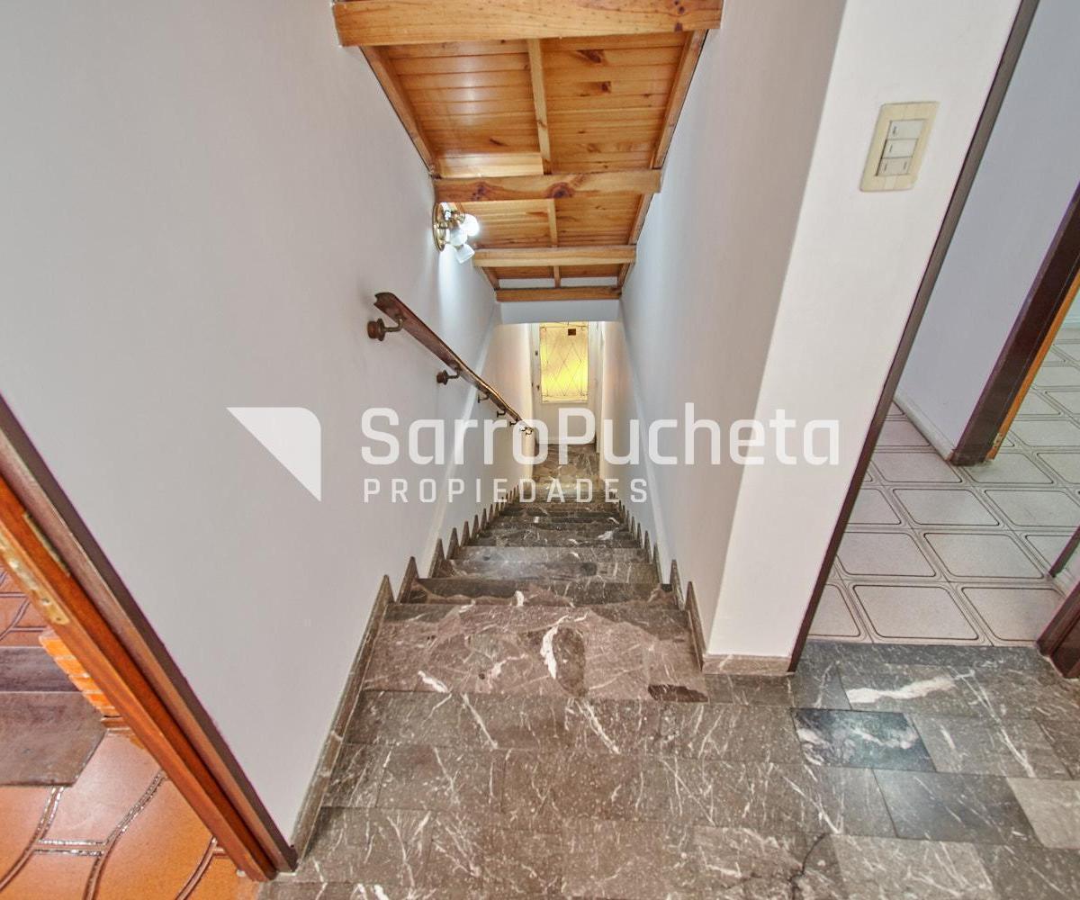 Venta Triplex 4 Ambientes con Gran Quincho y Terraza en Haedo. 2