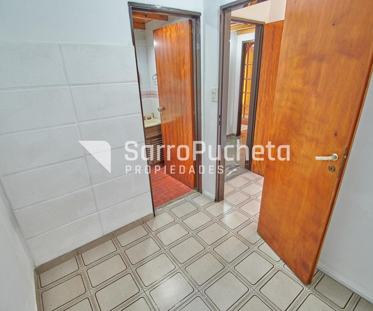Venta Triplex 4 Ambientes con Gran Quincho y Terraza en Haedo. 3
