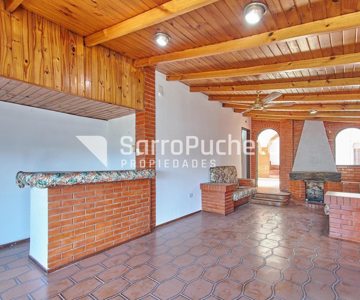 Venta Triplex 4 Ambientes con Gran Quincho y Terraza en Haedo. 1