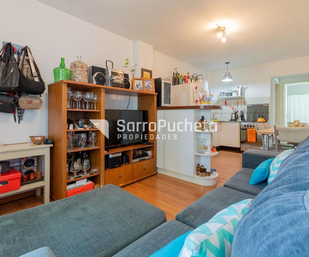 Venta departamento 2 ambientes con cochera y patio en Castelar.