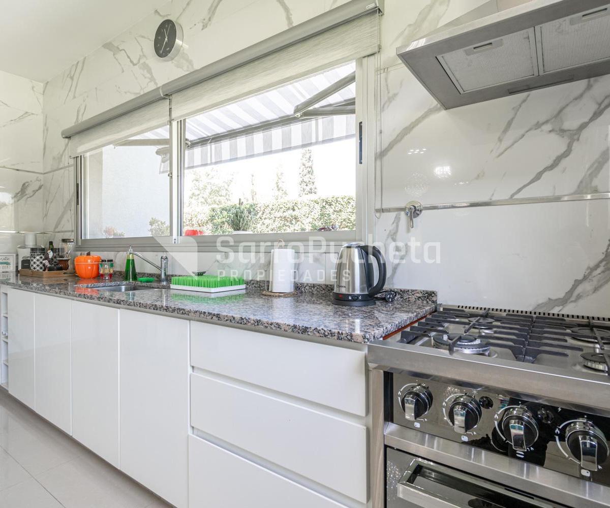 Venta Casa 4 amb en Barrio Privado Casco de Alvarez.