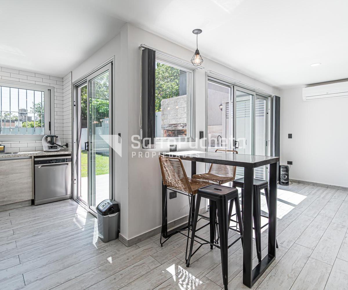 Venta Casa 5 Ambientes con Piscina y Cochera en Haedo. 4