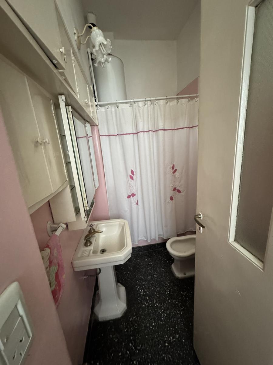 Foto de Venta Casa 4 ambientes con Amplio Lote en Moron, imagen 2