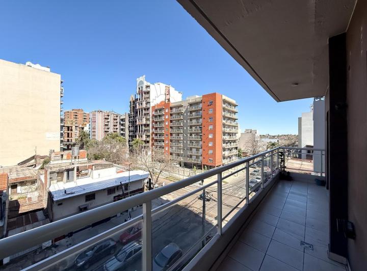 Alquiler Departamento 2 ambientes con balcón en Morón. 1