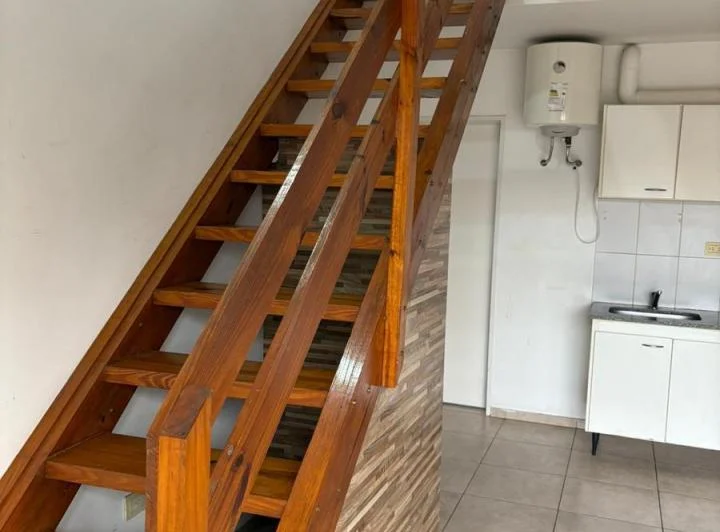 Alquiler Departamento de 2 ambientes con balcón en Morón. 1