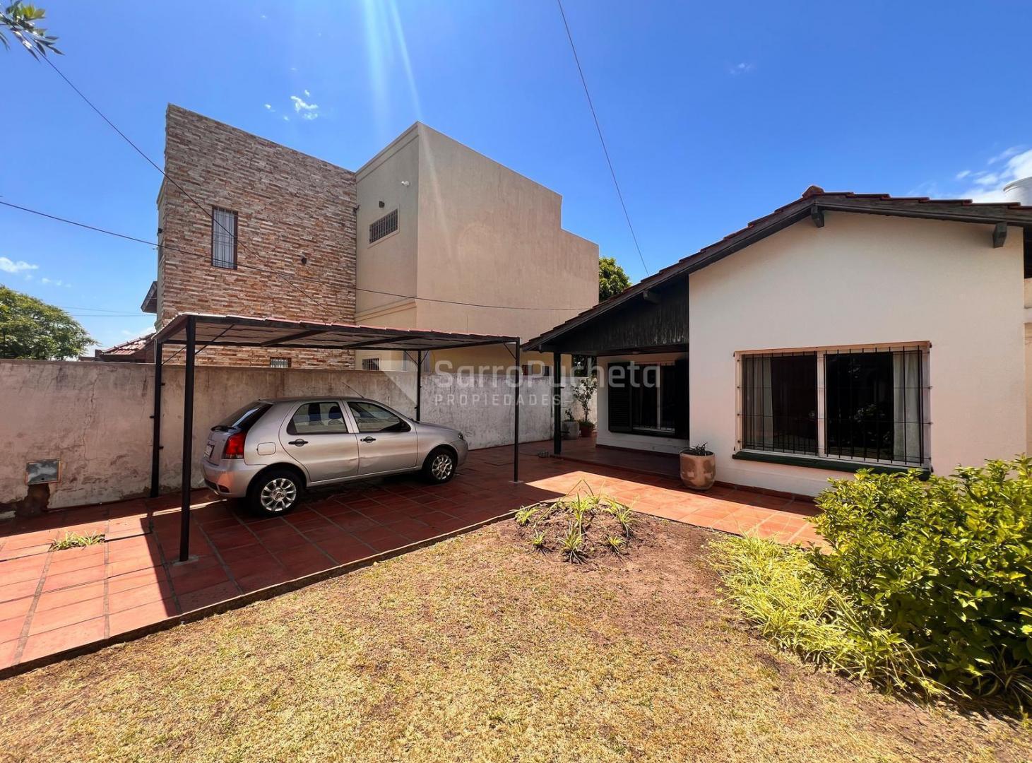 Venta casa 5 ambientes con patio, cochera y parrilla en Castelar norte.