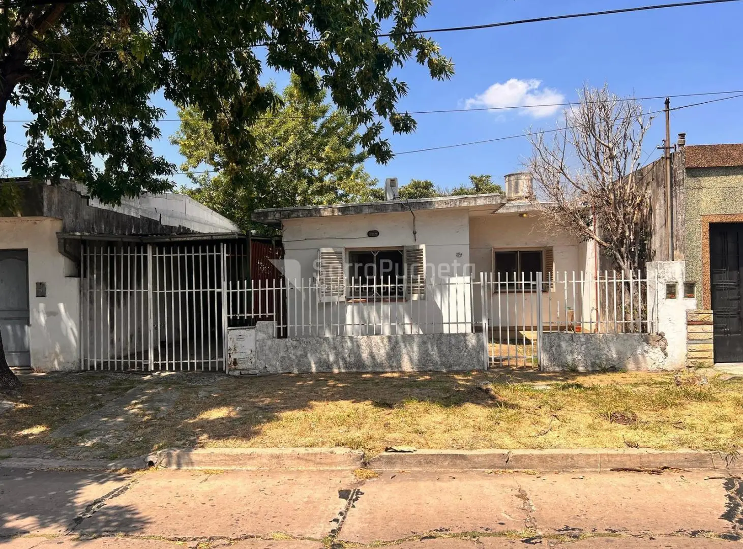 Venta casa 3 ambientes cochera y parque en Castelar sur 1
