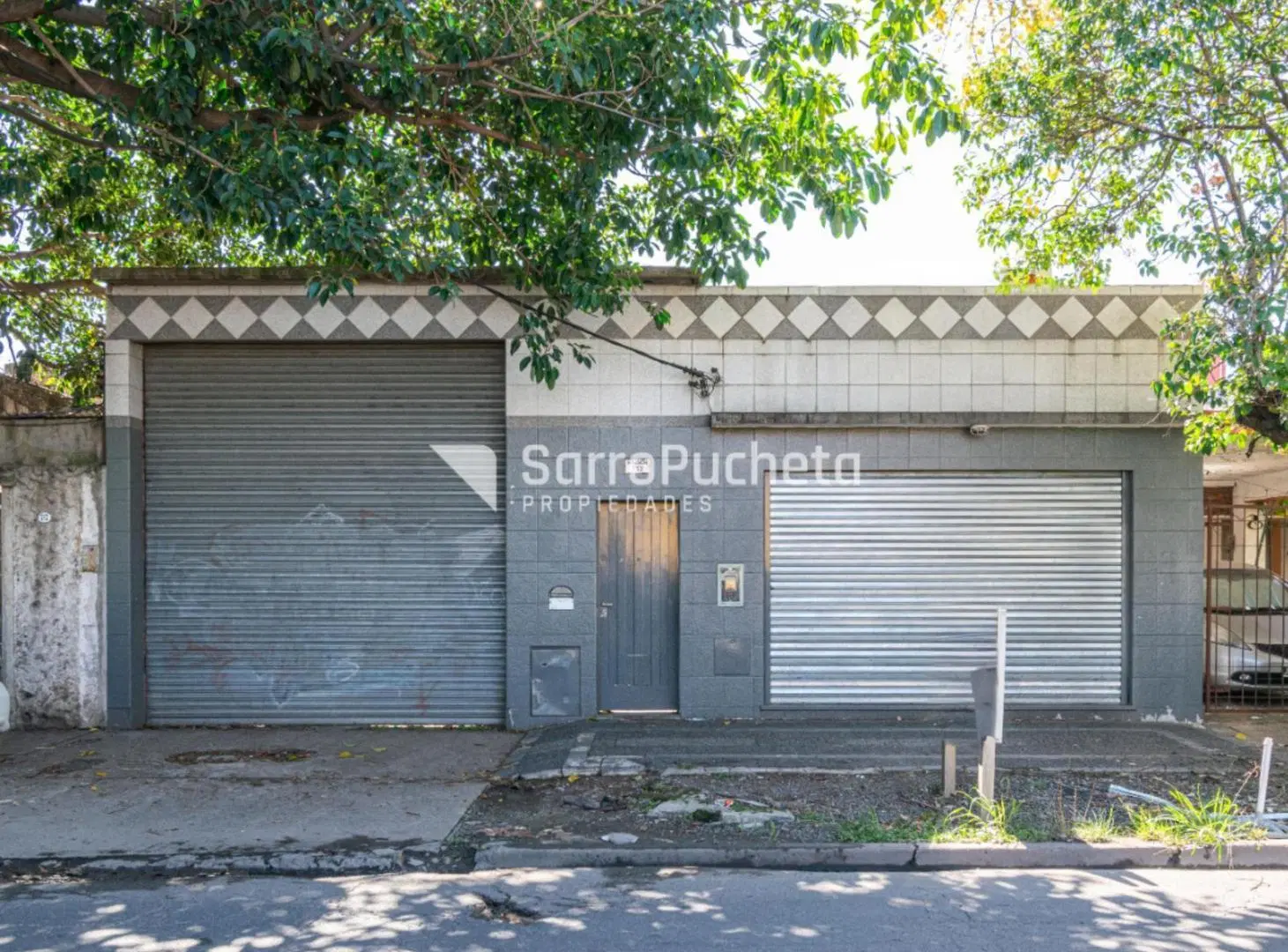 Venta galpón con local en Haedo Norte 1