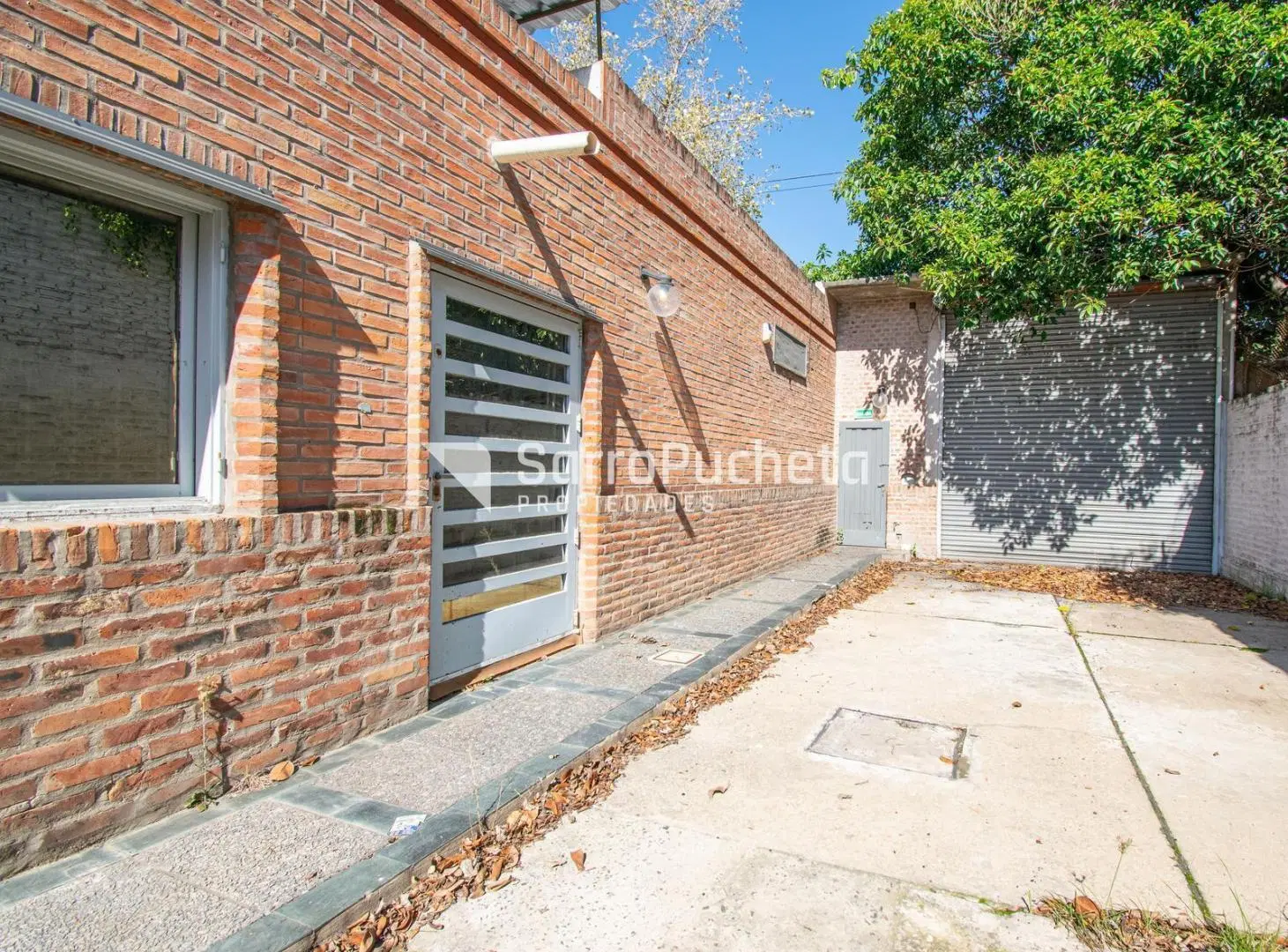 Venta galpón con local en Haedo Norte 5