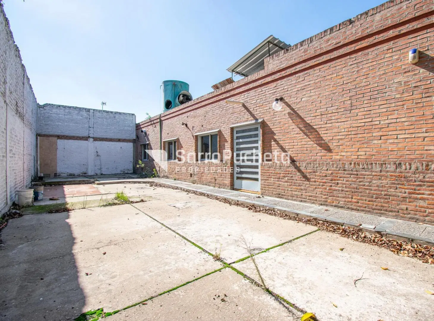 Venta galpón con local en Haedo Norte 3