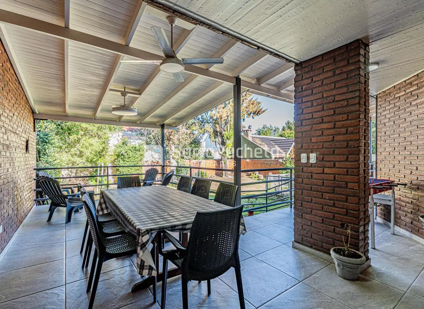 Venta casa 6 ambientes con parque y piscina en Haedo Sur 5