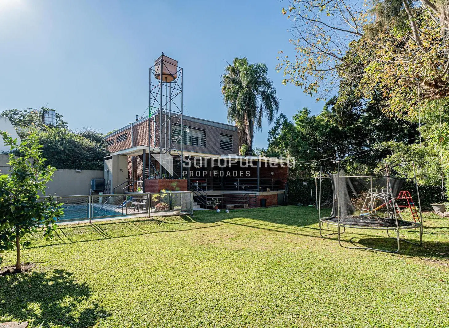 Venta casa 6 ambientes con parque y piscina en Haedo Sur 2