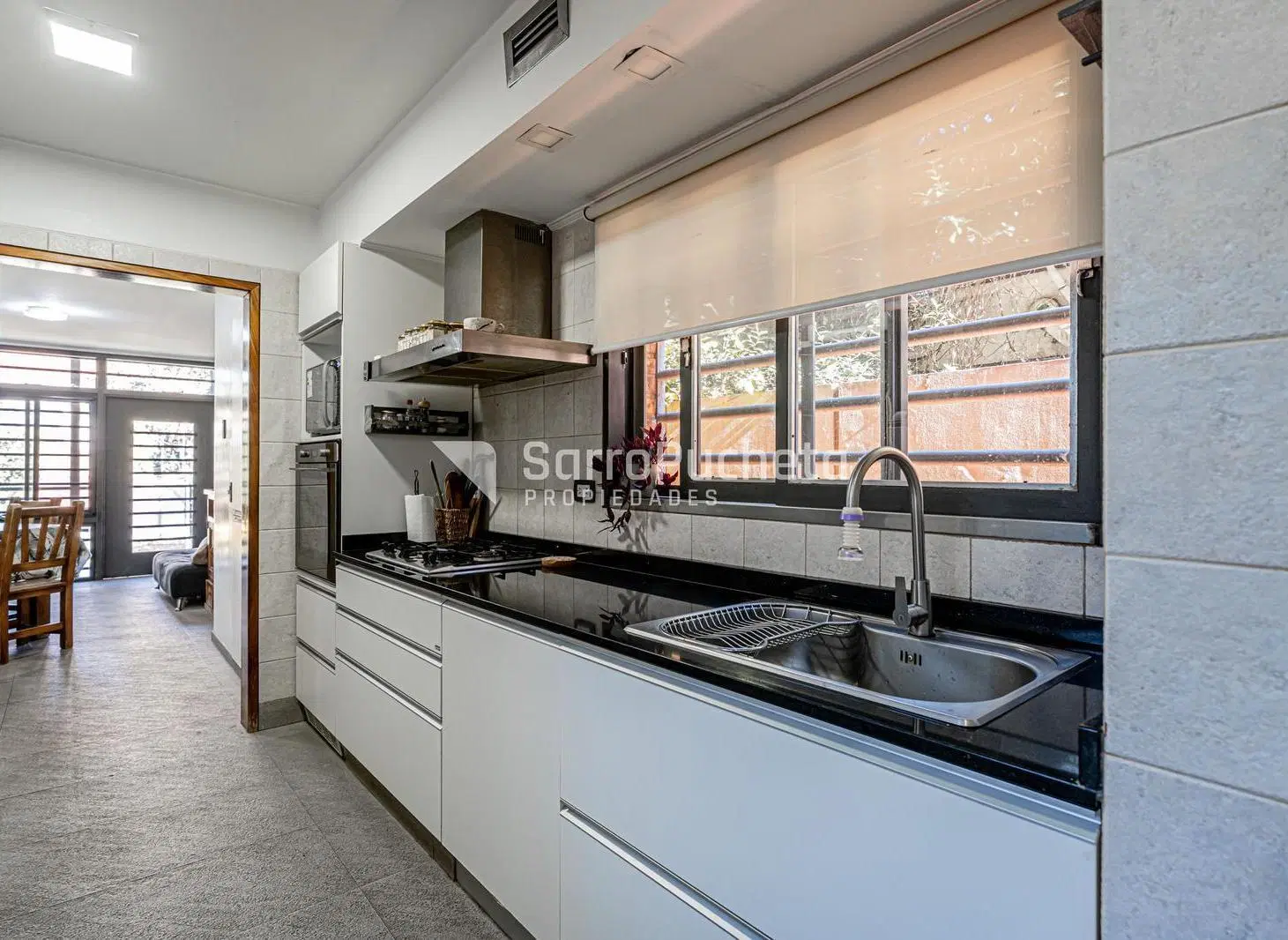 Venta casa 6 ambientes con parque y piscina en Haedo Sur 8