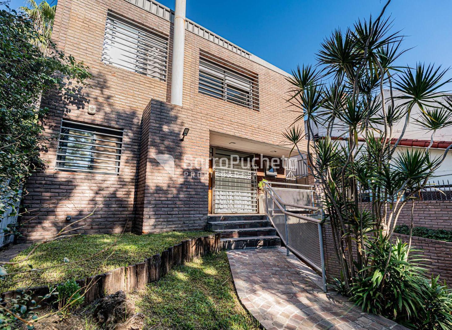 Venta casa 6 ambientes con parque y piscina en Haedo Sur
