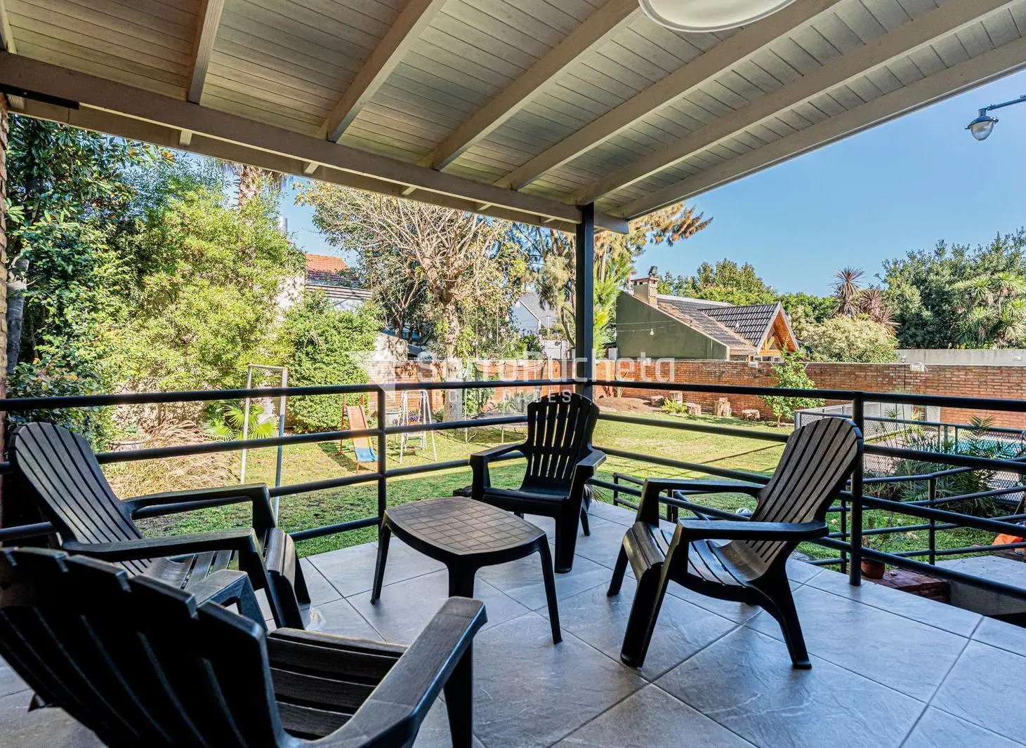 Venta casa 6 ambientes con parque y piscina en Haedo Sur 3