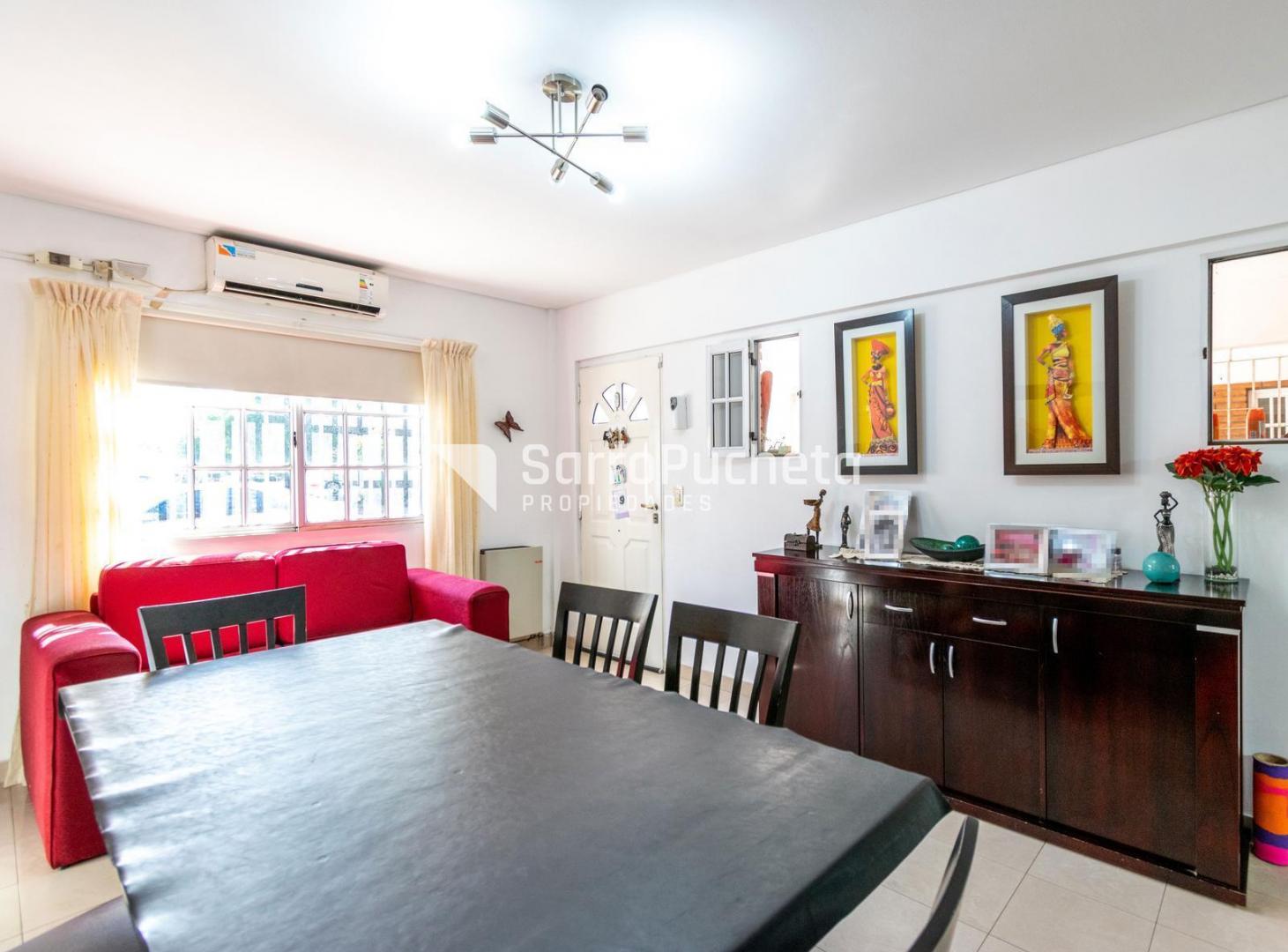 Venta Triplex con cochera, patio con parrilla y playroom en Haedo Norte.