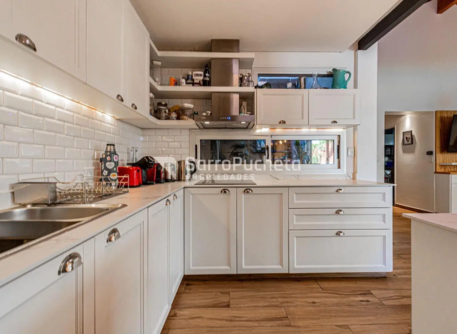 Venta casa 5 ambientes con piscina y galería en Castelar Norte sobre Larralde 4