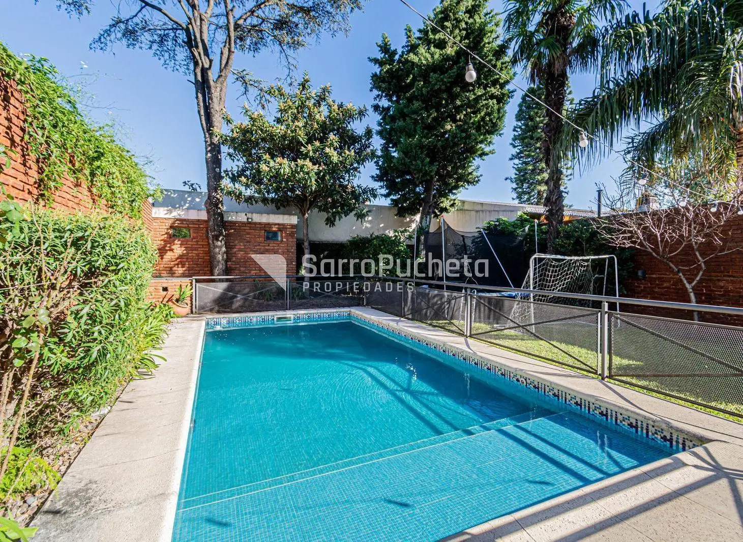 Venta casa 5 ambientes con piscina y galería en Castelar Norte sobre Larralde 5