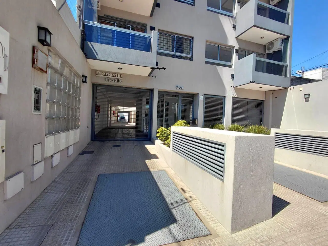 Alquiler departamento 2 ambientes con balcón en Morón. 2