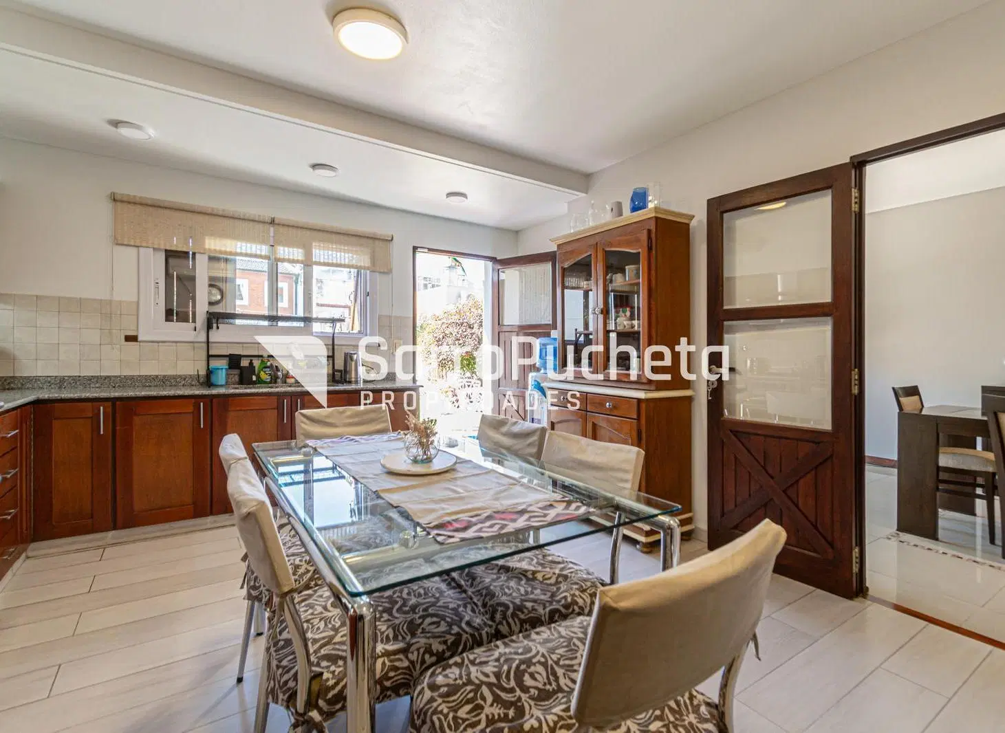 Venta casa 5 ambientes con piscina, parque y quincho en Haedo Sur 2