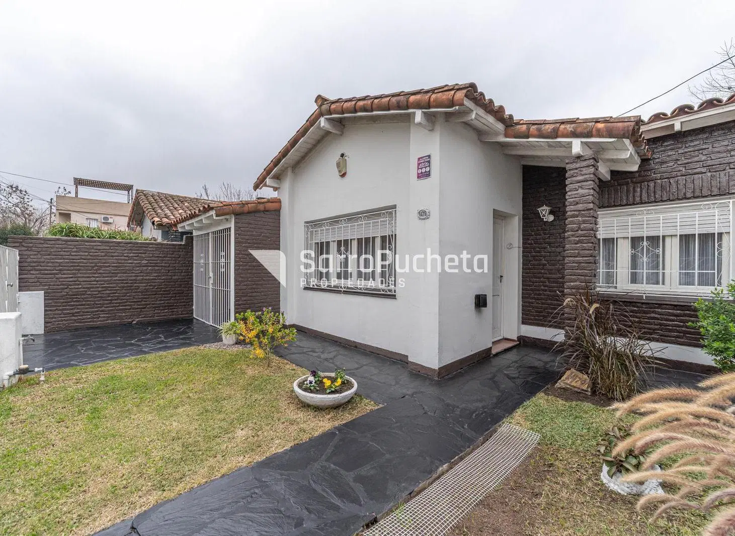 Venta casa 3 ambientes con parque y piscina en Ituzaingó. 2