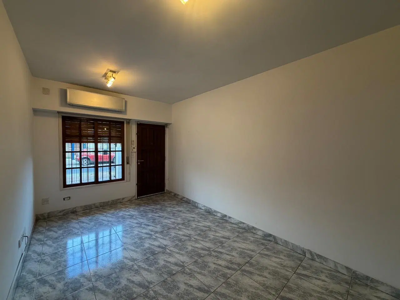 Alquiler triplex 4 ambientes con cochera, jardín y terraza en Ramos Mejía Sur. 4