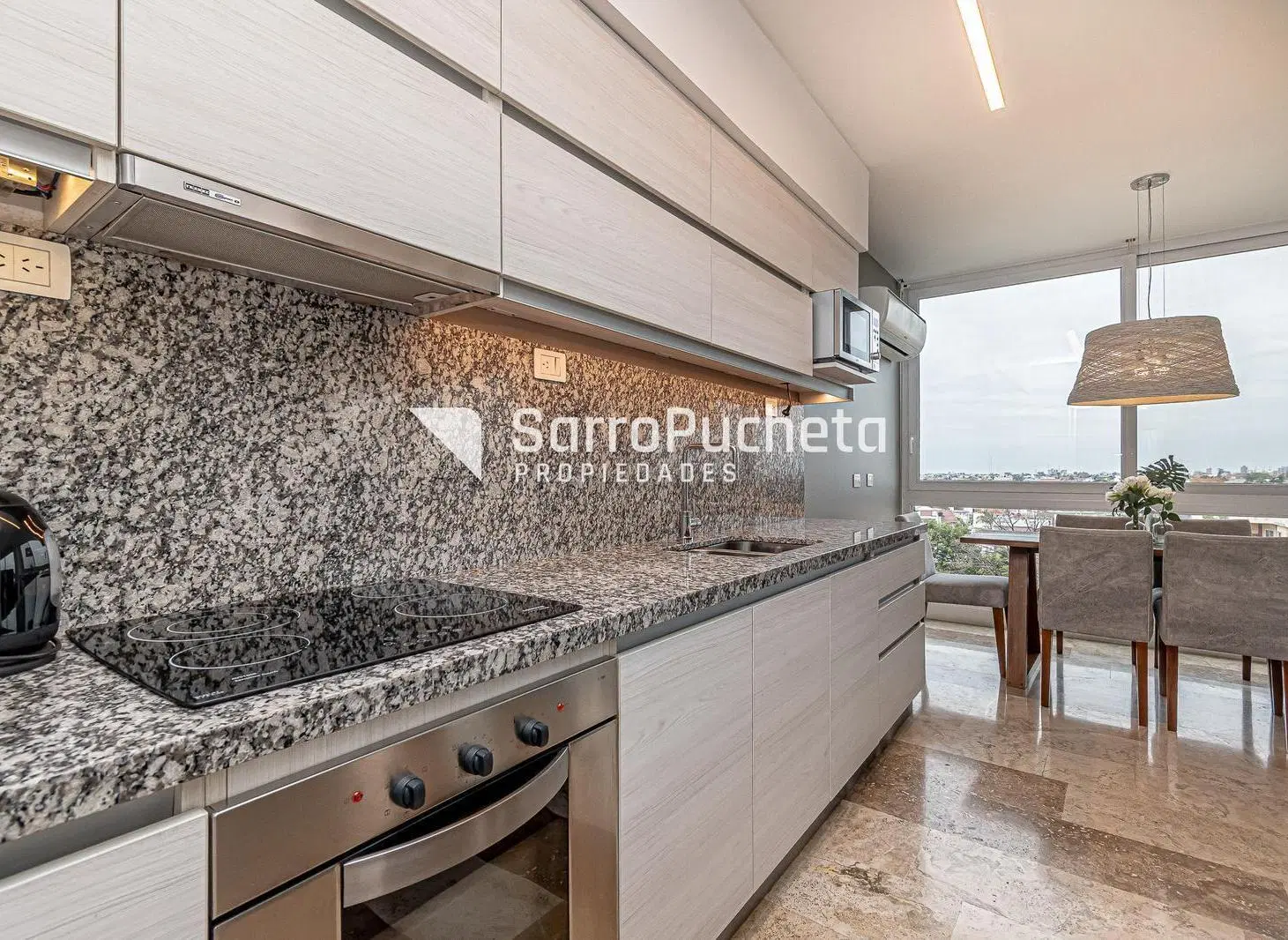 Venta departamento 3 ambientes de categoría al frente con balcón y doble cochera en Ramos Mejia. 4
