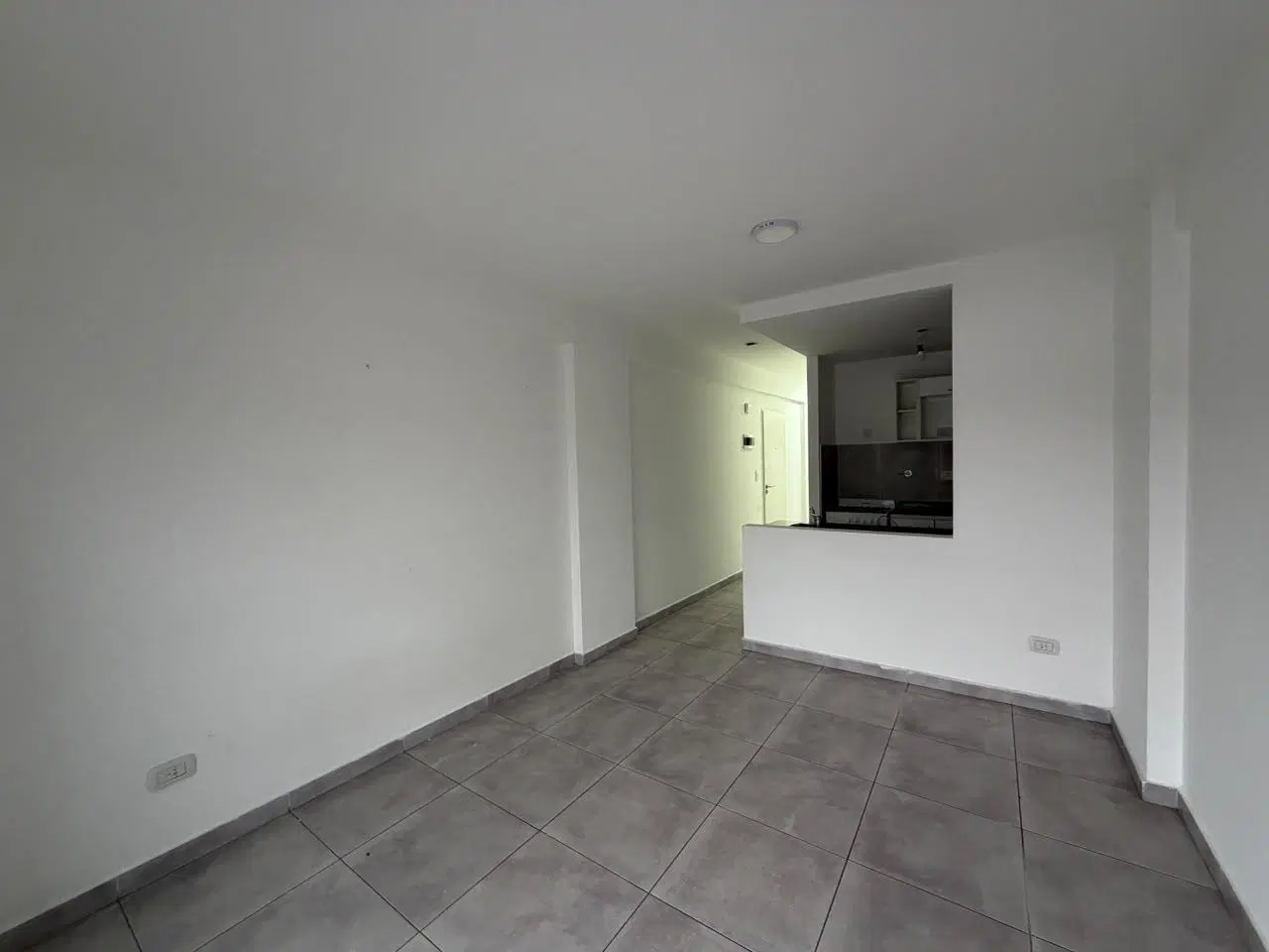 Alquiler departamento 2 ambientes con balcón en Morón 3