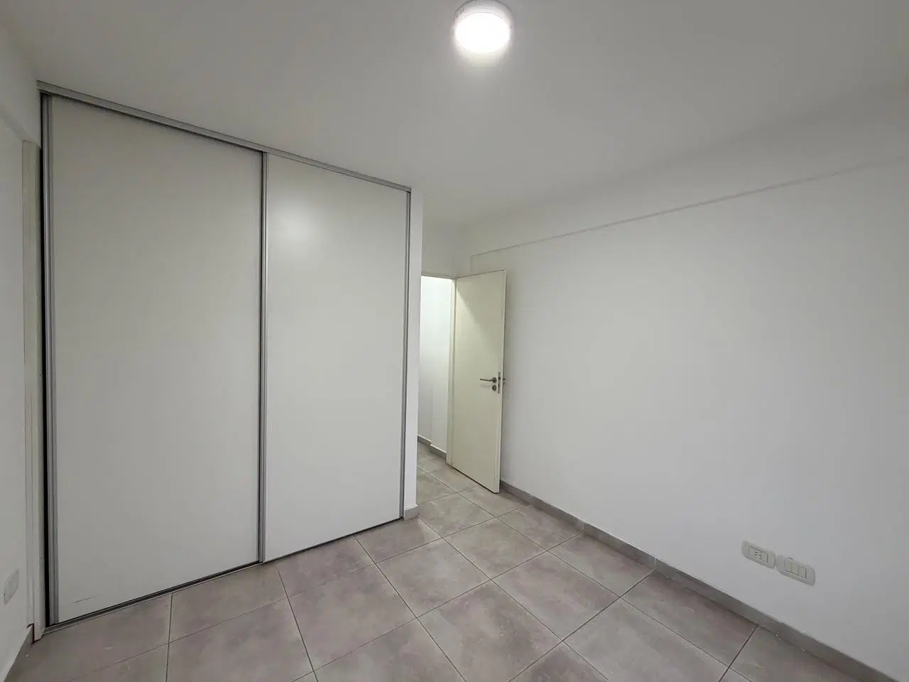 Alquiler departamento 2 ambientes con balcón en Morón 1