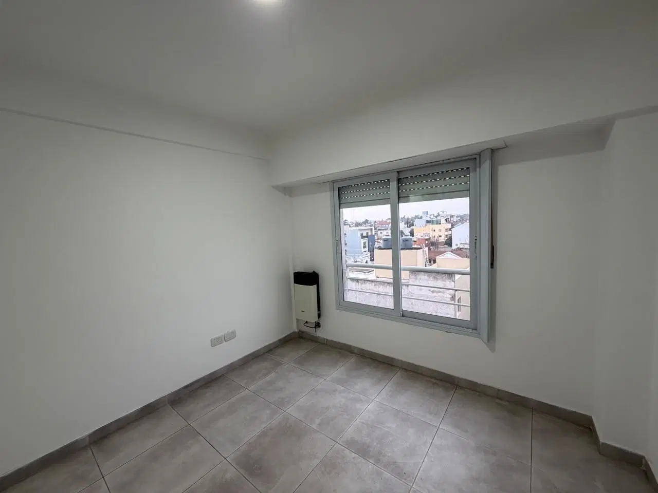 Alquiler departamento 2 ambientes con balcón en Morón 2