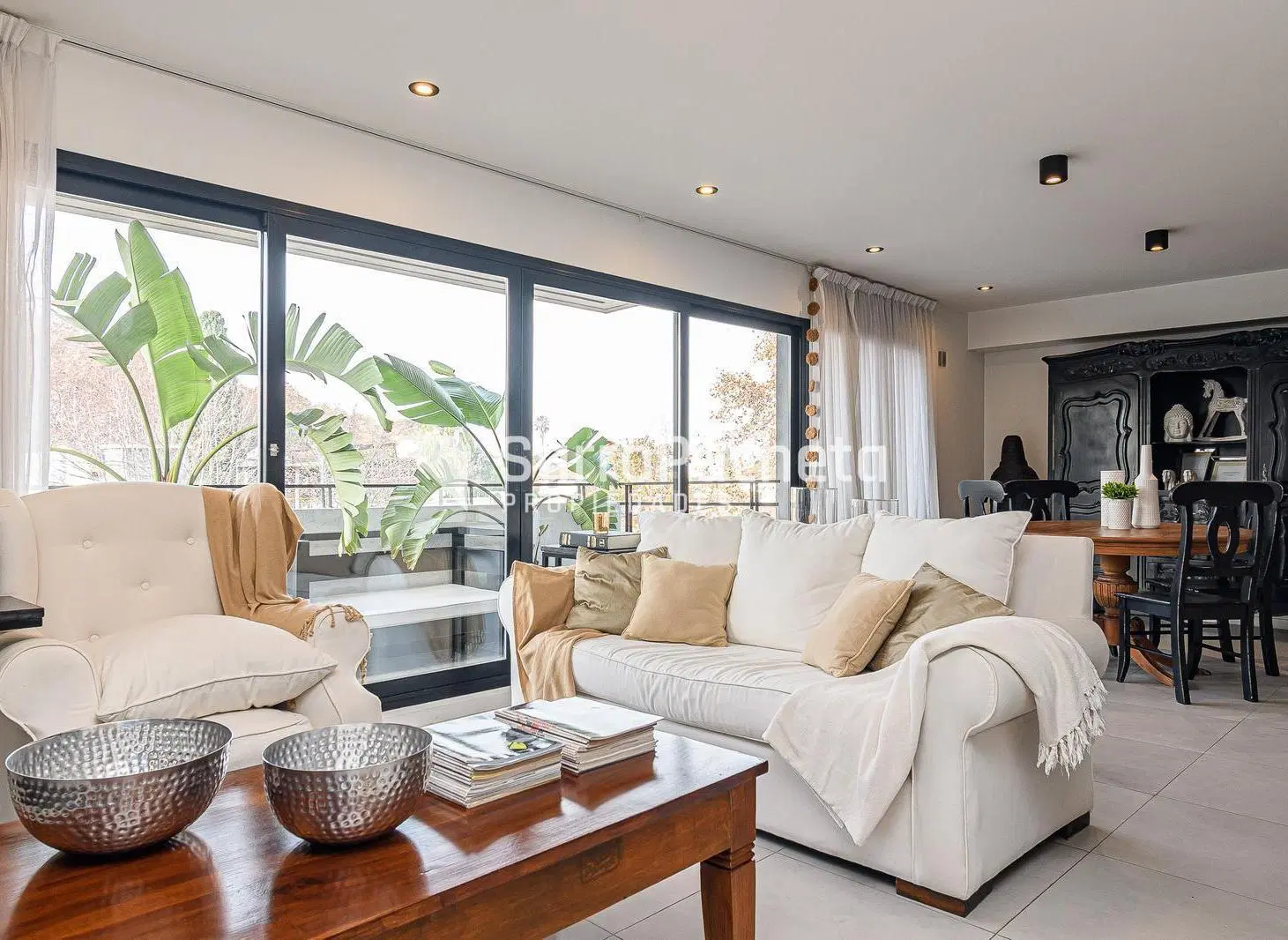 Venta departamento de 3 ambientes de categoría con amplio balcón aterrazado y cochera en Haedo. 3