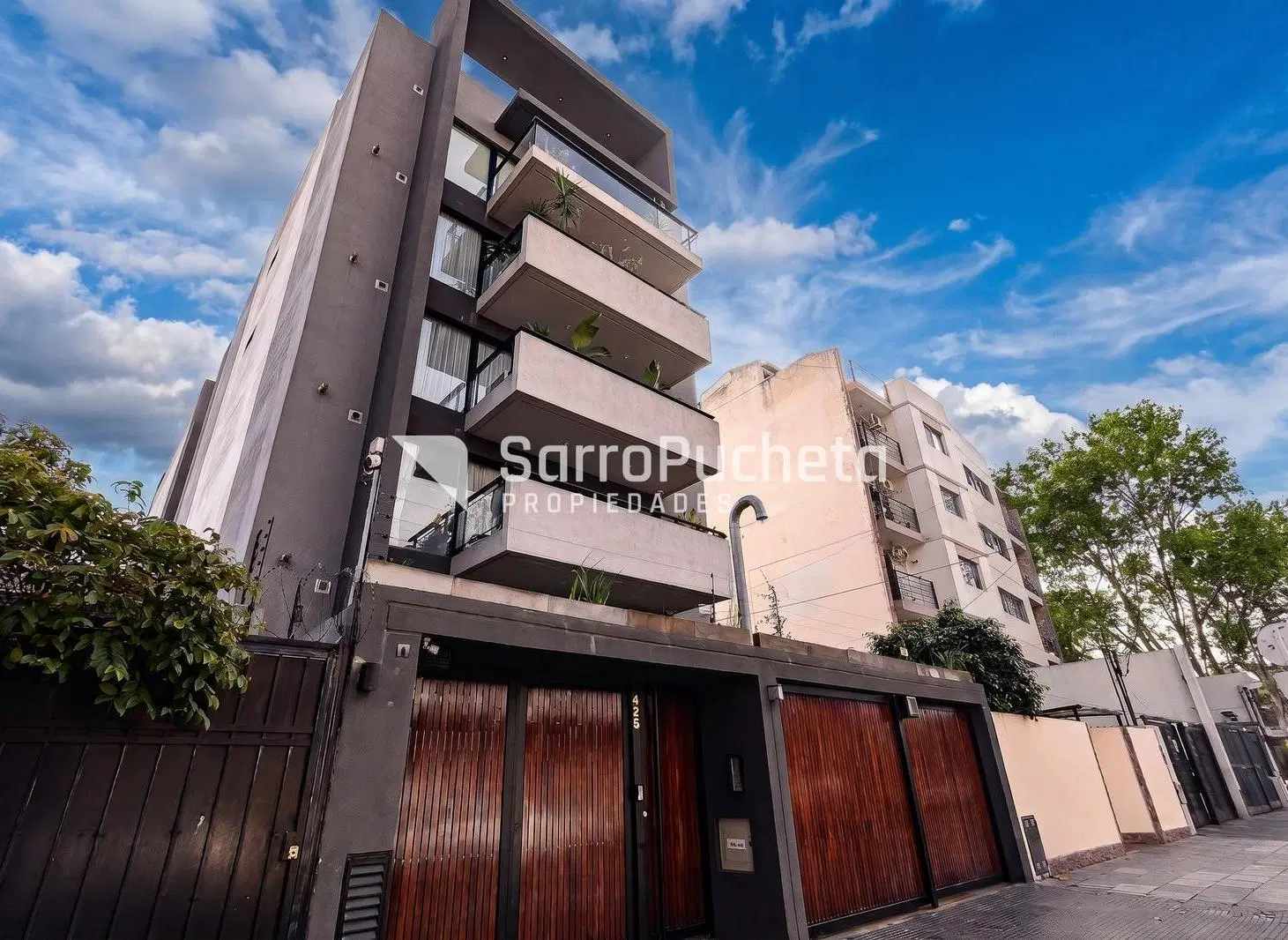 Venta departamento de 3 ambientes de categoría con amplio balcón aterrazado y cochera en Haedo. 5