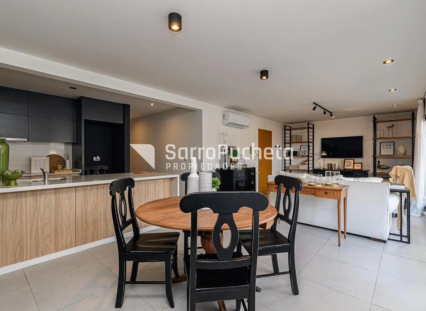 Venta departamento de 3 ambientes de categoría con amplio balcón aterrazado y cochera en Haedo. 2