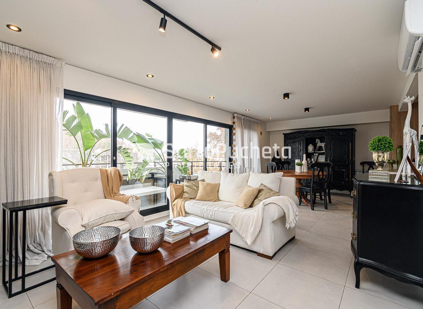 Venta departamento de 3 ambientes de categoría con amplio balcón aterrazado y cochera en Haedo.