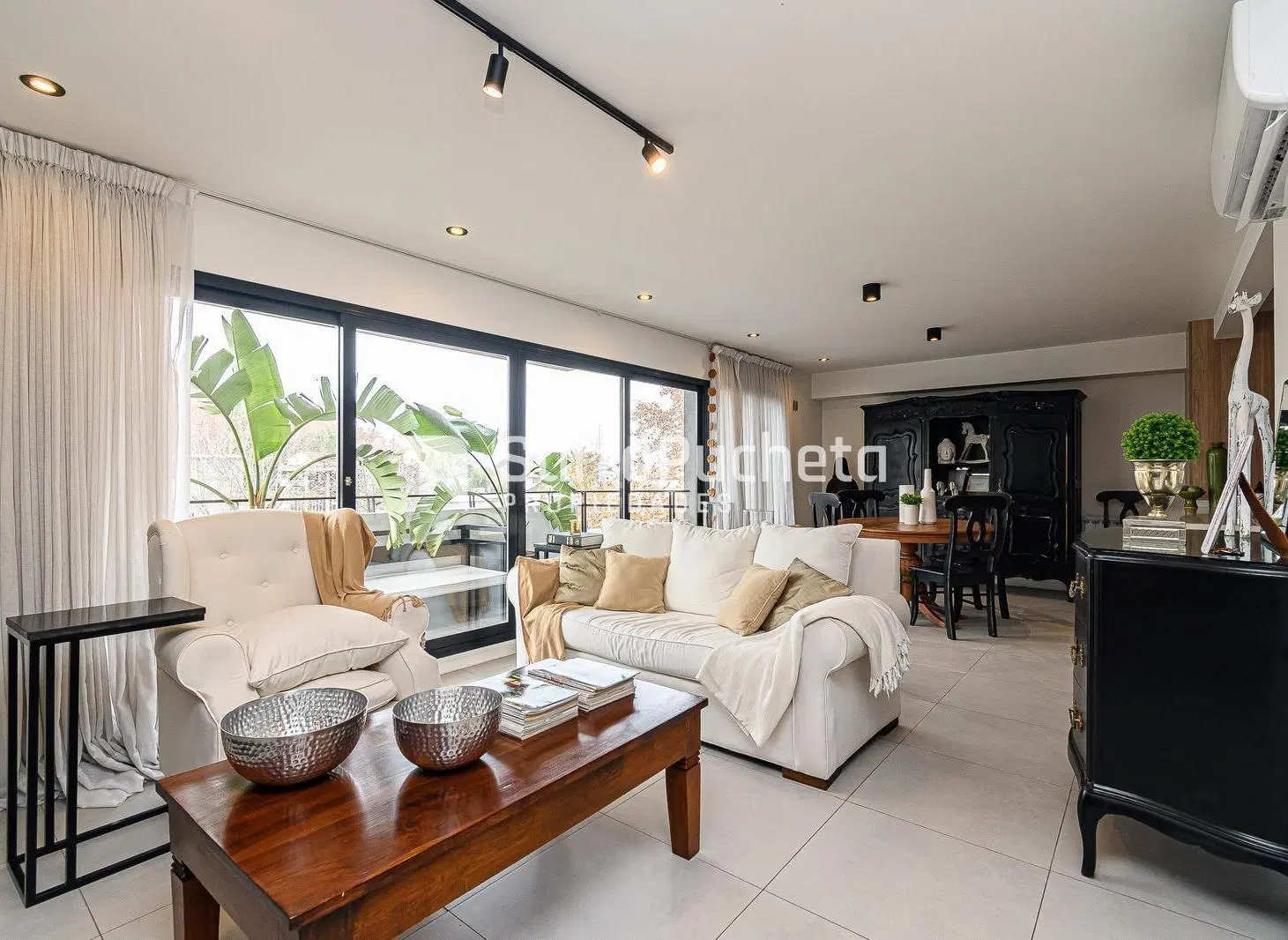 Venta departamento de 3 ambientes de categoría con amplio balcón aterrazado y cochera en Haedo. 4