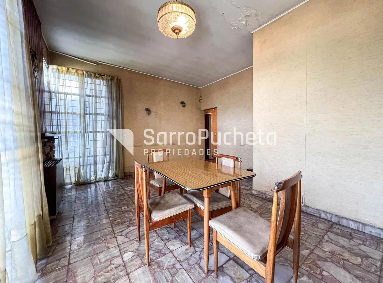 Venta casa 3 ambientes con cochera, patio y quincho en Morón. 5