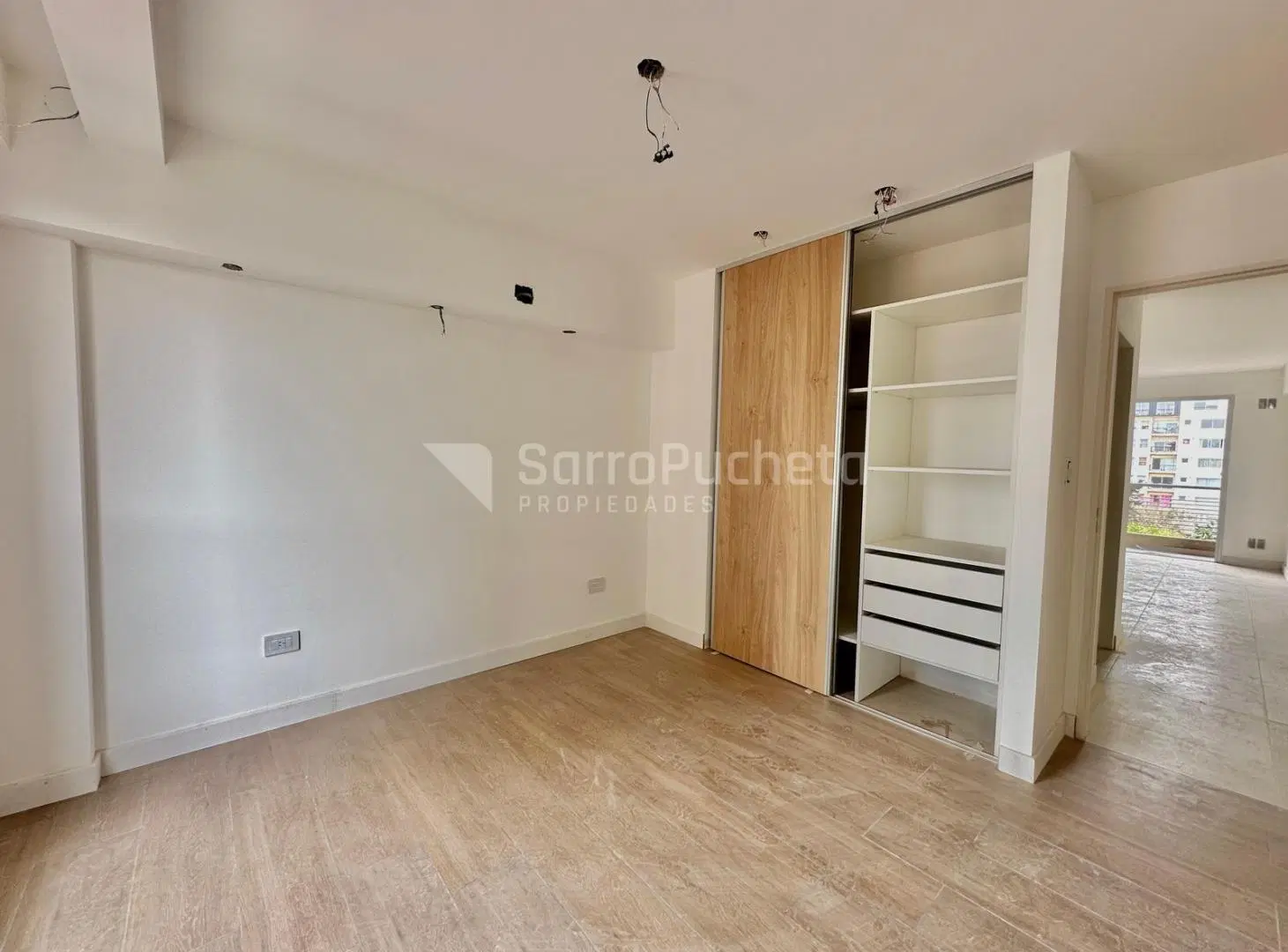 Venta departamento 2 ambientes con balcón y cochera en Morón Sur. 5