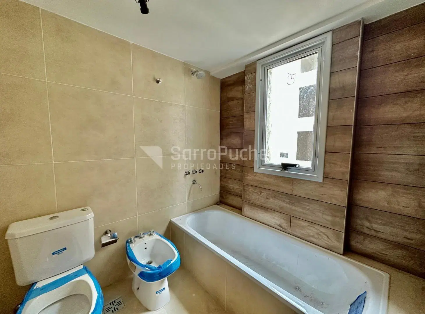 Venta departamento 2 ambientes con balcón y cochera en Morón Sur. 4