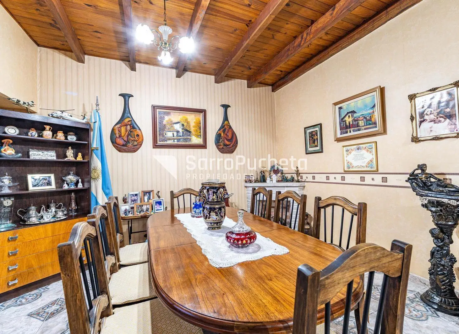 Venta casa 4 ambientes  con amplio parque y quincho en Morón 5