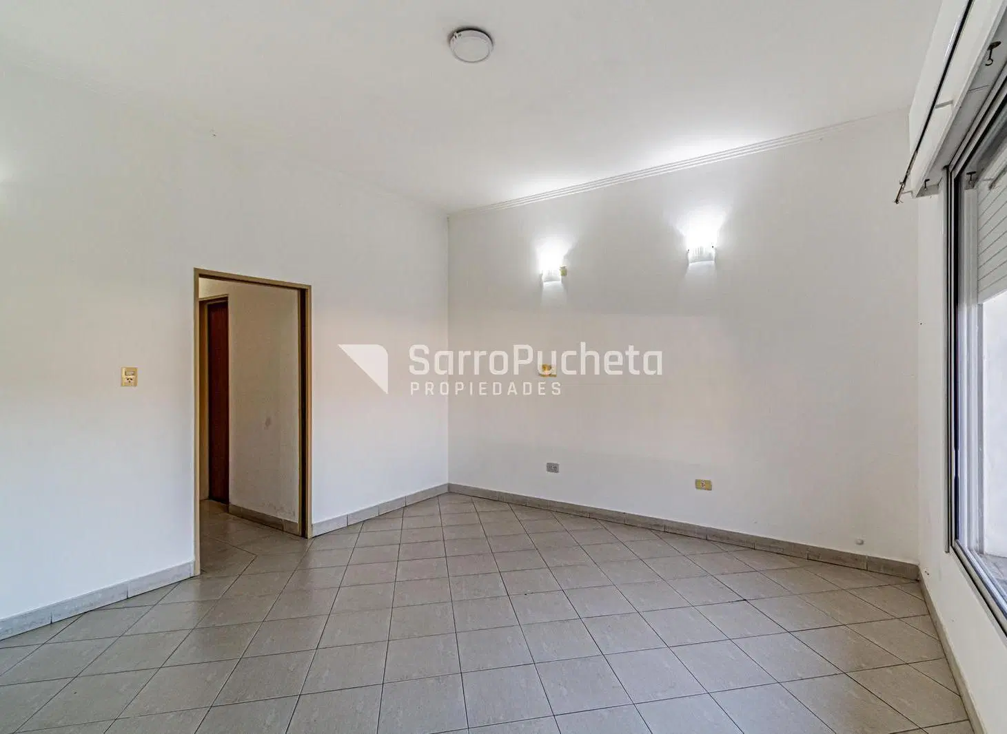 Venta casa de 4 ambientes con cochera y terraza en Merlo. 4