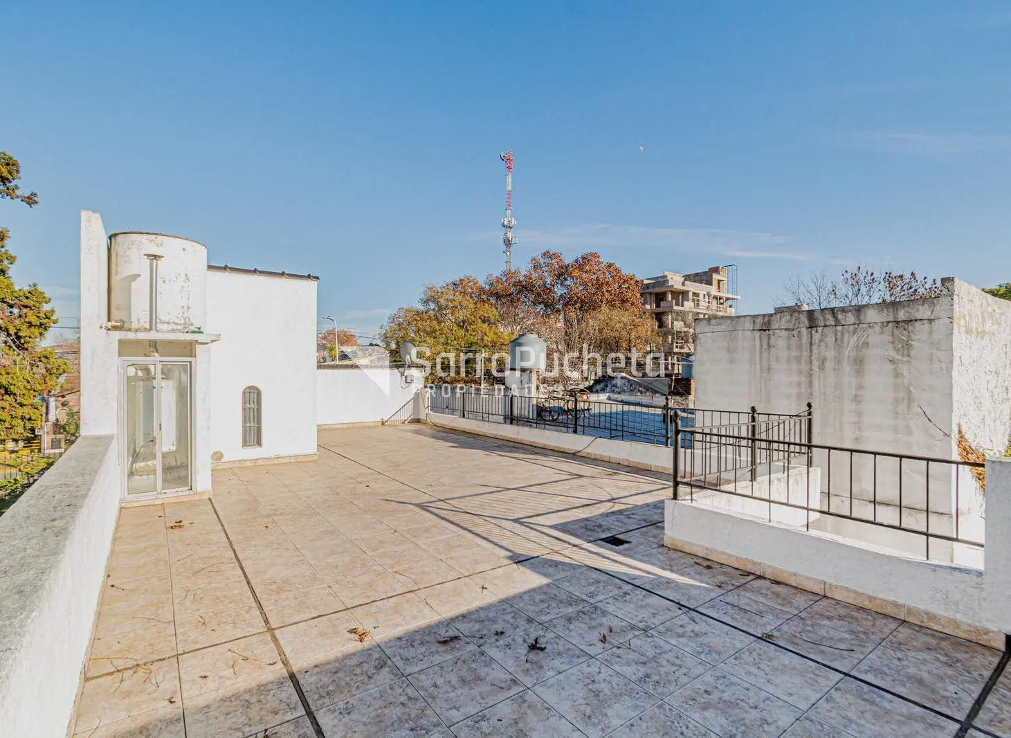 Venta casa de 4 ambientes con cochera y terraza en Merlo. 3