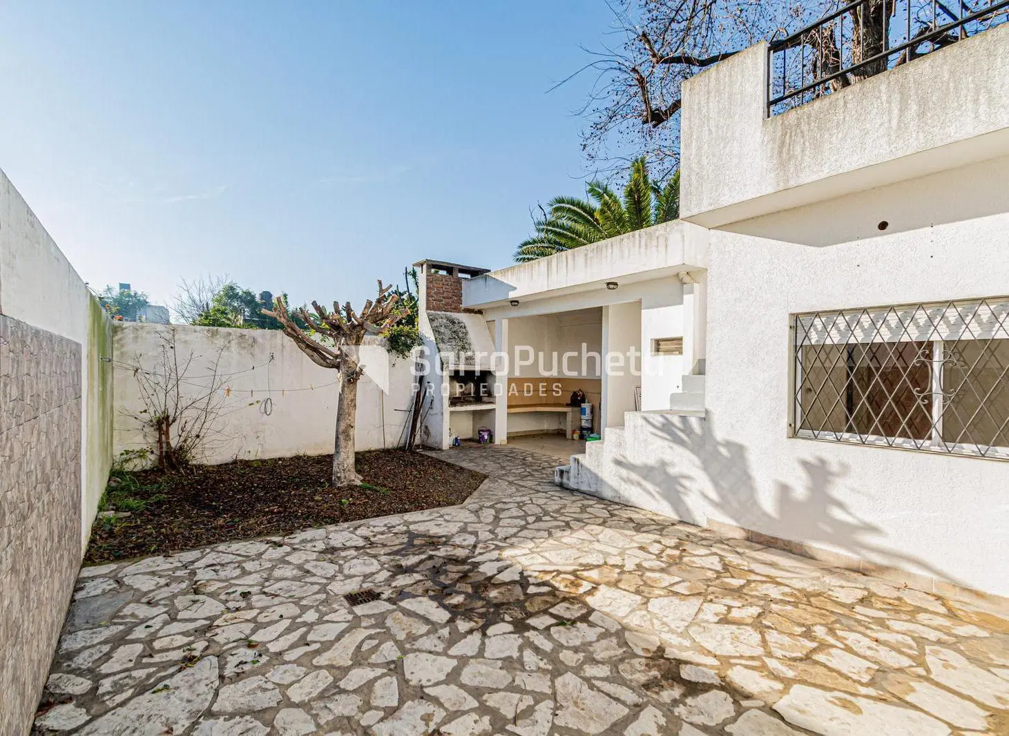 Venta casa de 4 ambientes con cochera y terraza en Merlo. 2